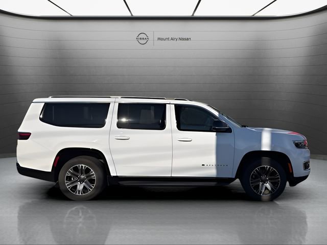 Used 2023 Jeep Wagoneer L Series II image 2