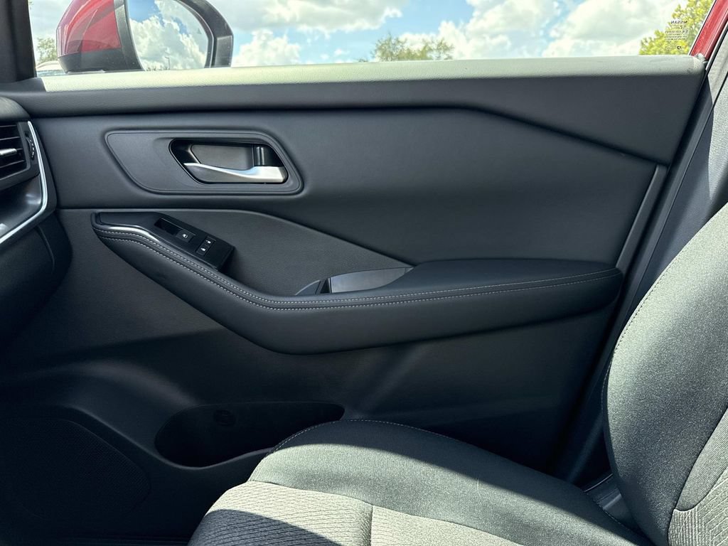 Used 2026 Nissan Rogue SV FWD image 26