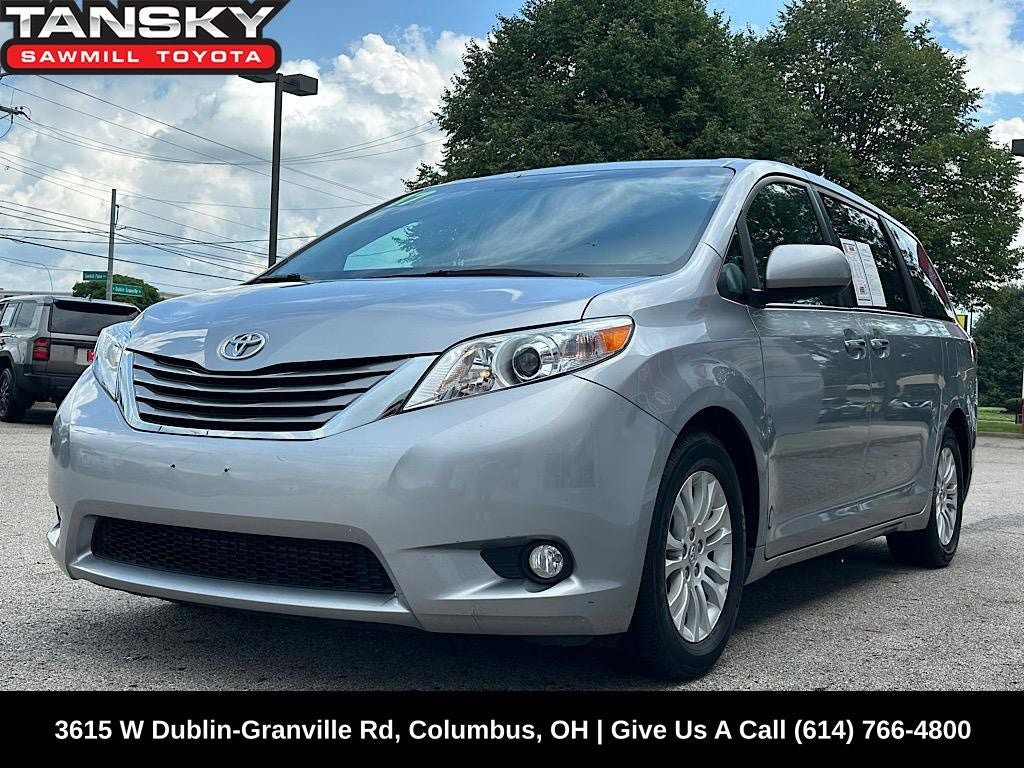 Used 2017 Toyota Sienna XLE Premium FWD video 1