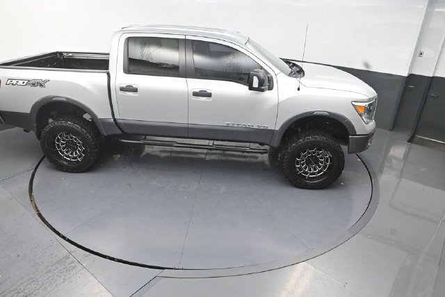 Used 2018 Nissan Titan PRO-4X w/ Pro-4x Convenience Package AWD/4WD image 30