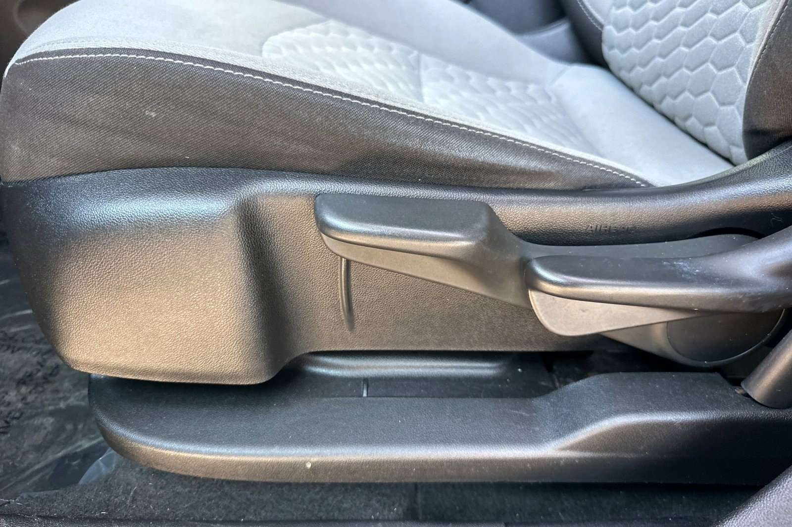 Used 2018 Chevrolet Equinox LS FWD image 13