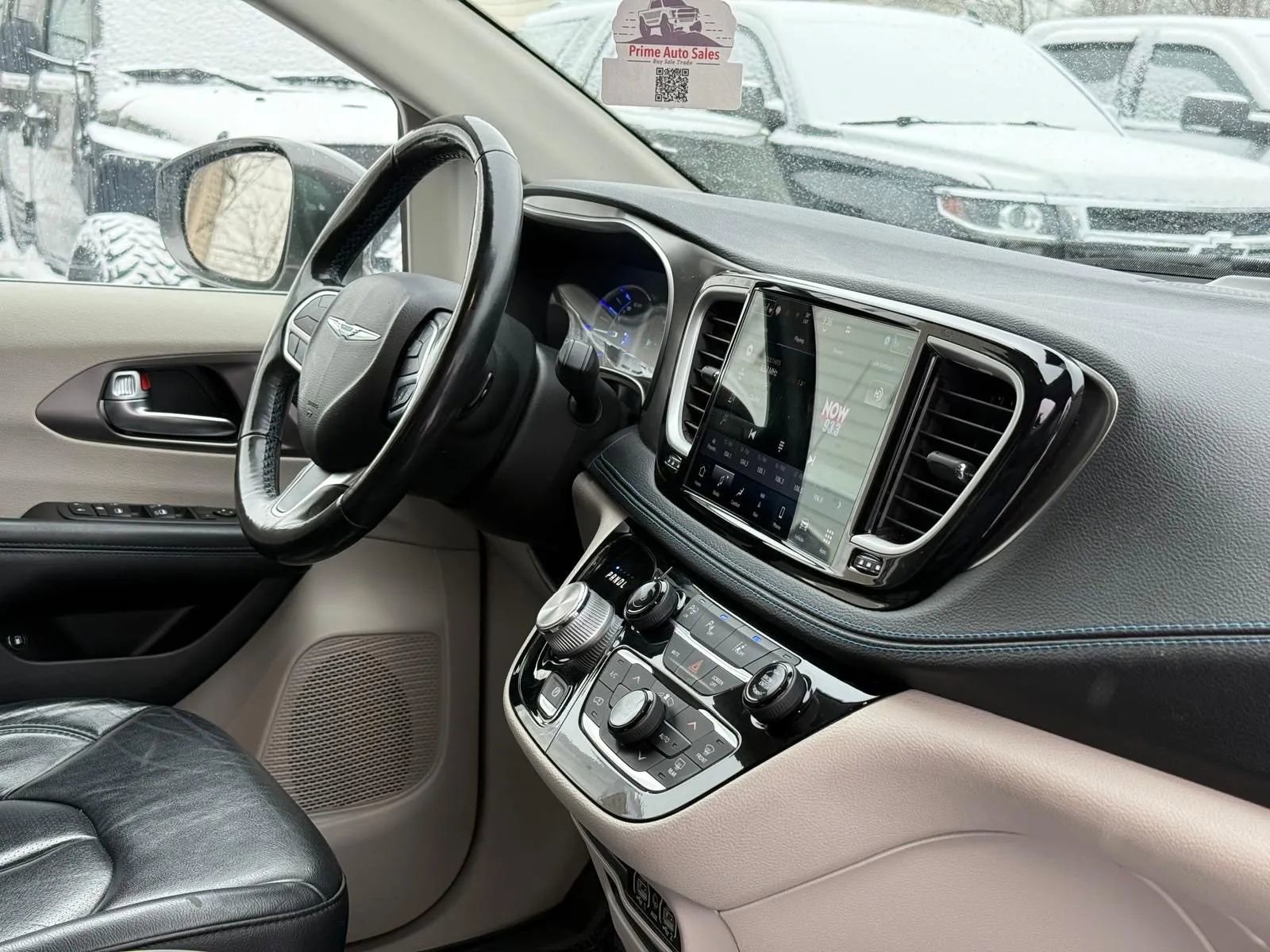 Used 2021 Chrysler Pacifica Touring-L image 27