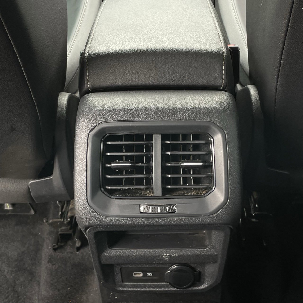 Used 2023 Volkswagen Tiguan SE image 25