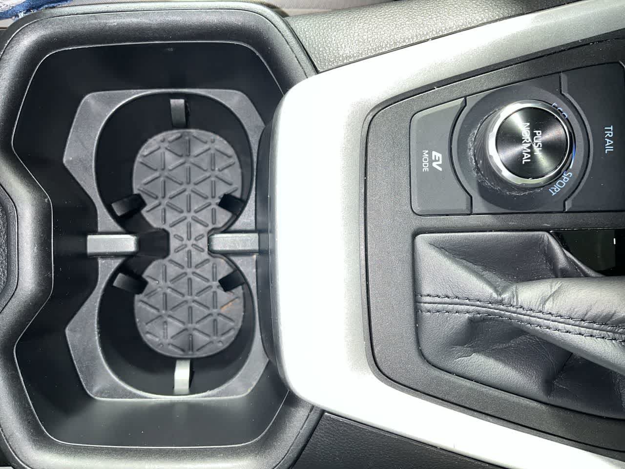 Used 2022 Toyota RAV4 XLE AWD/4WD image 22
