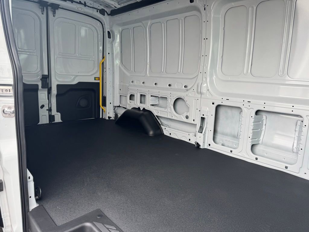 New 2026 Ford Transit 250 148 Medium Roof RWD image 18