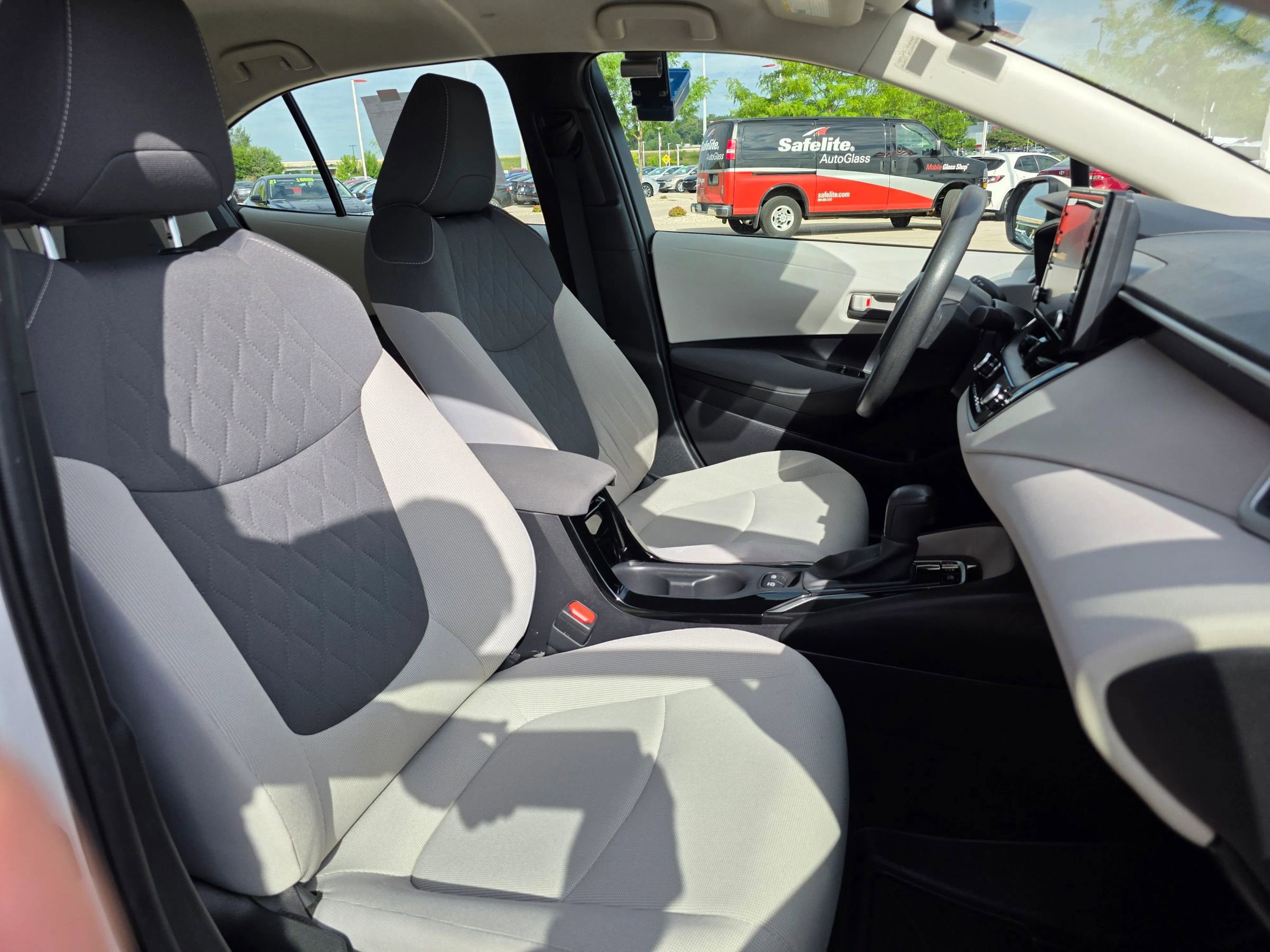 Used 2022 Toyota Corolla LE image 7