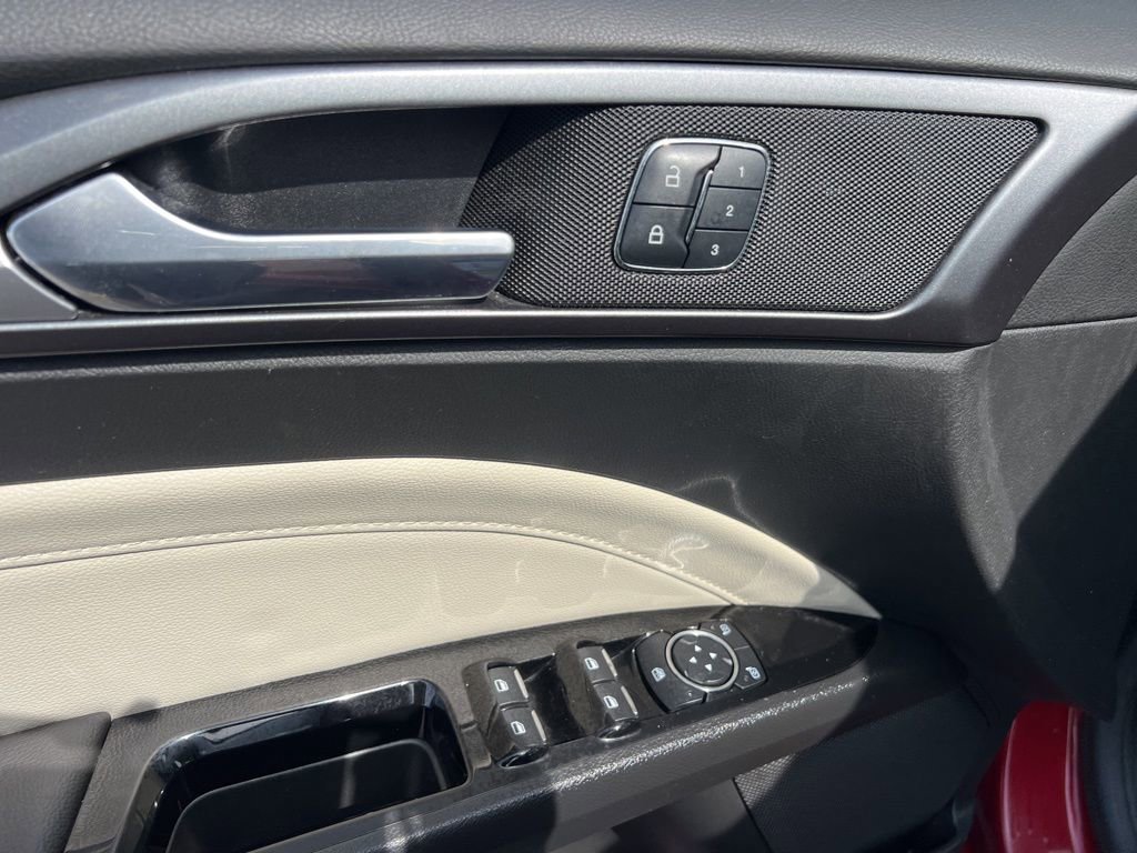 Used 2014 Ford Fusion Titanium image 21