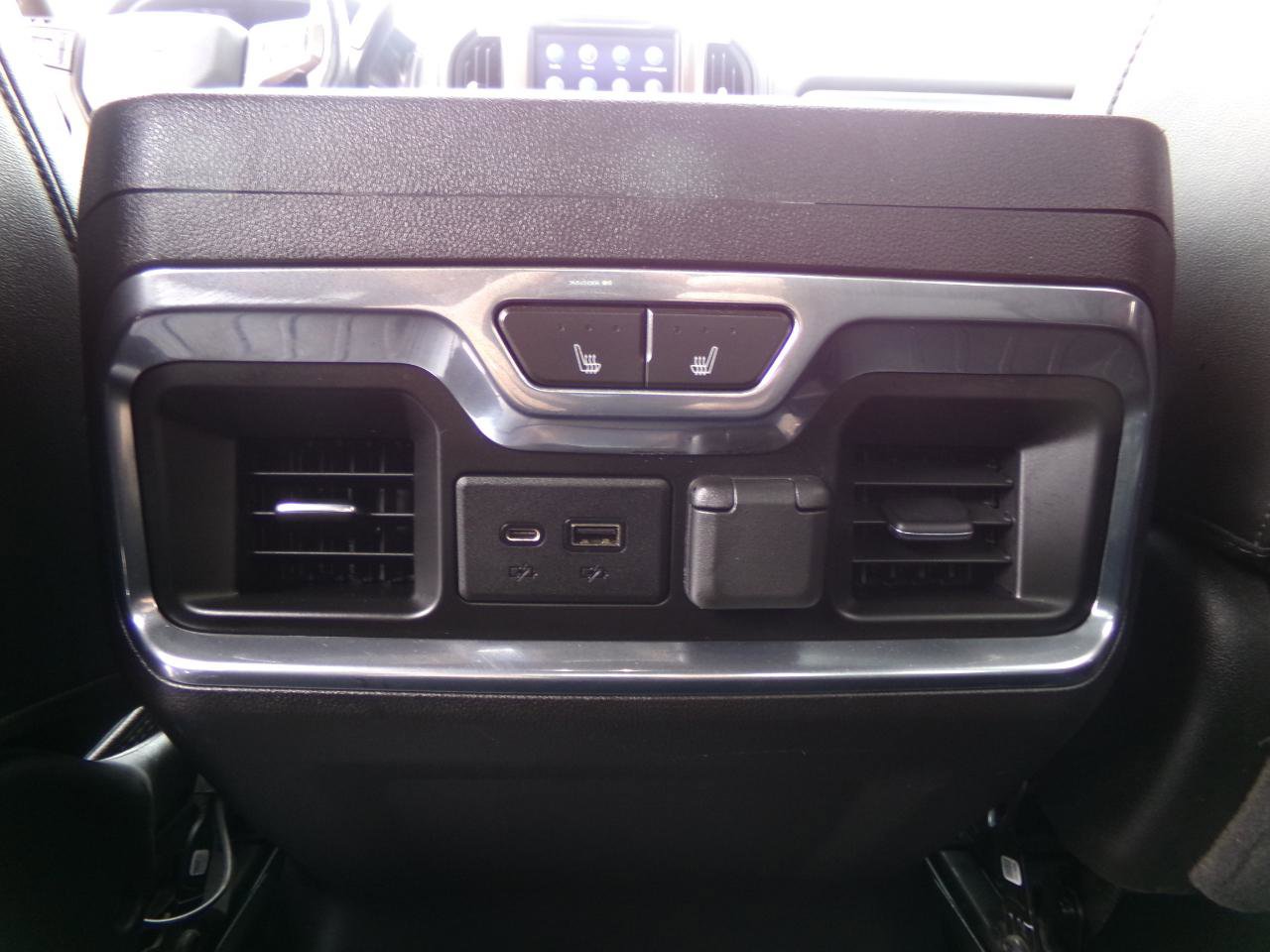 Used 2021 Chevrolet Silverado 1500 High Country w/ Technology Package image 18