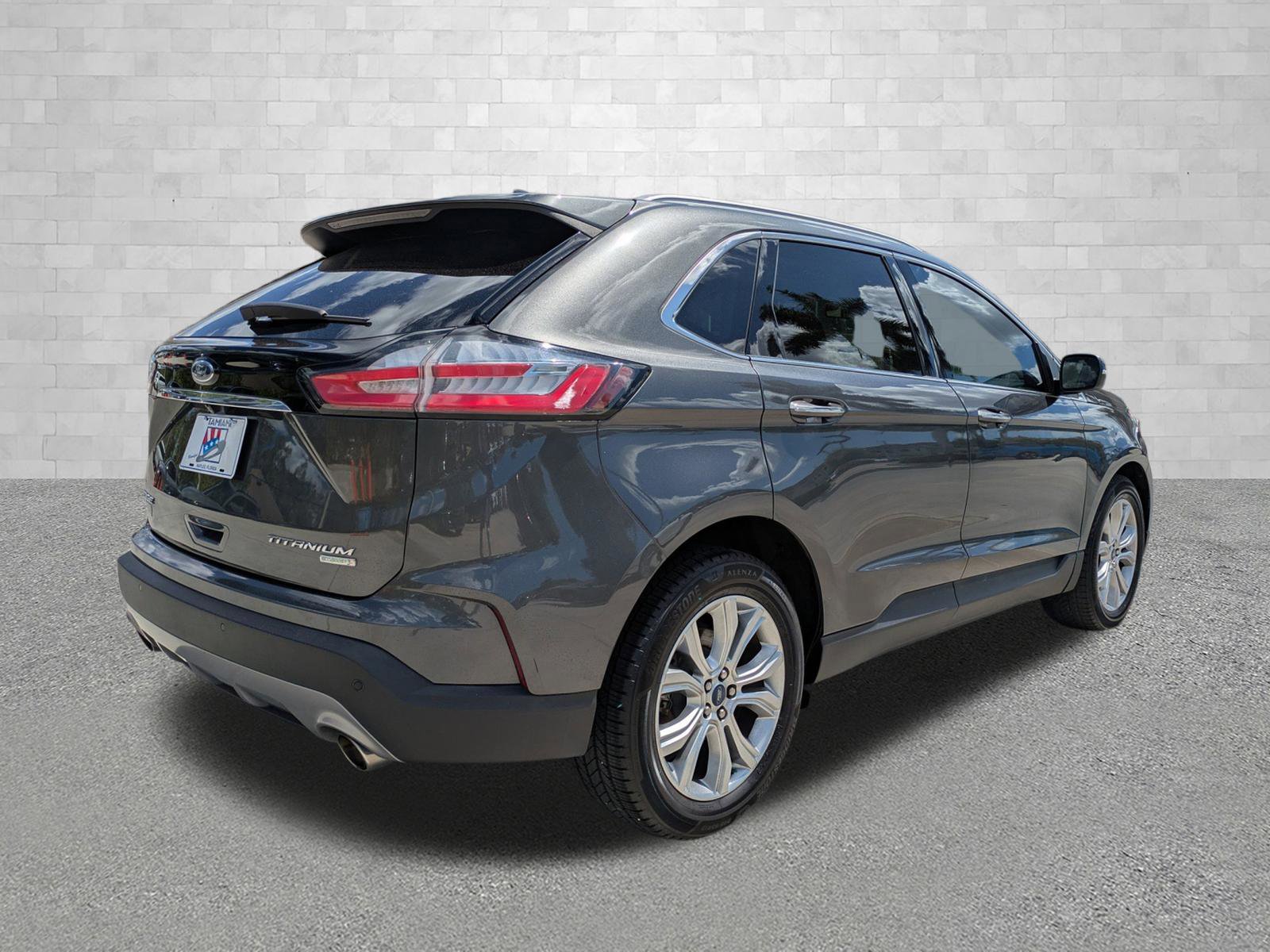 Used 2019 Ford Edge Titanium image 2