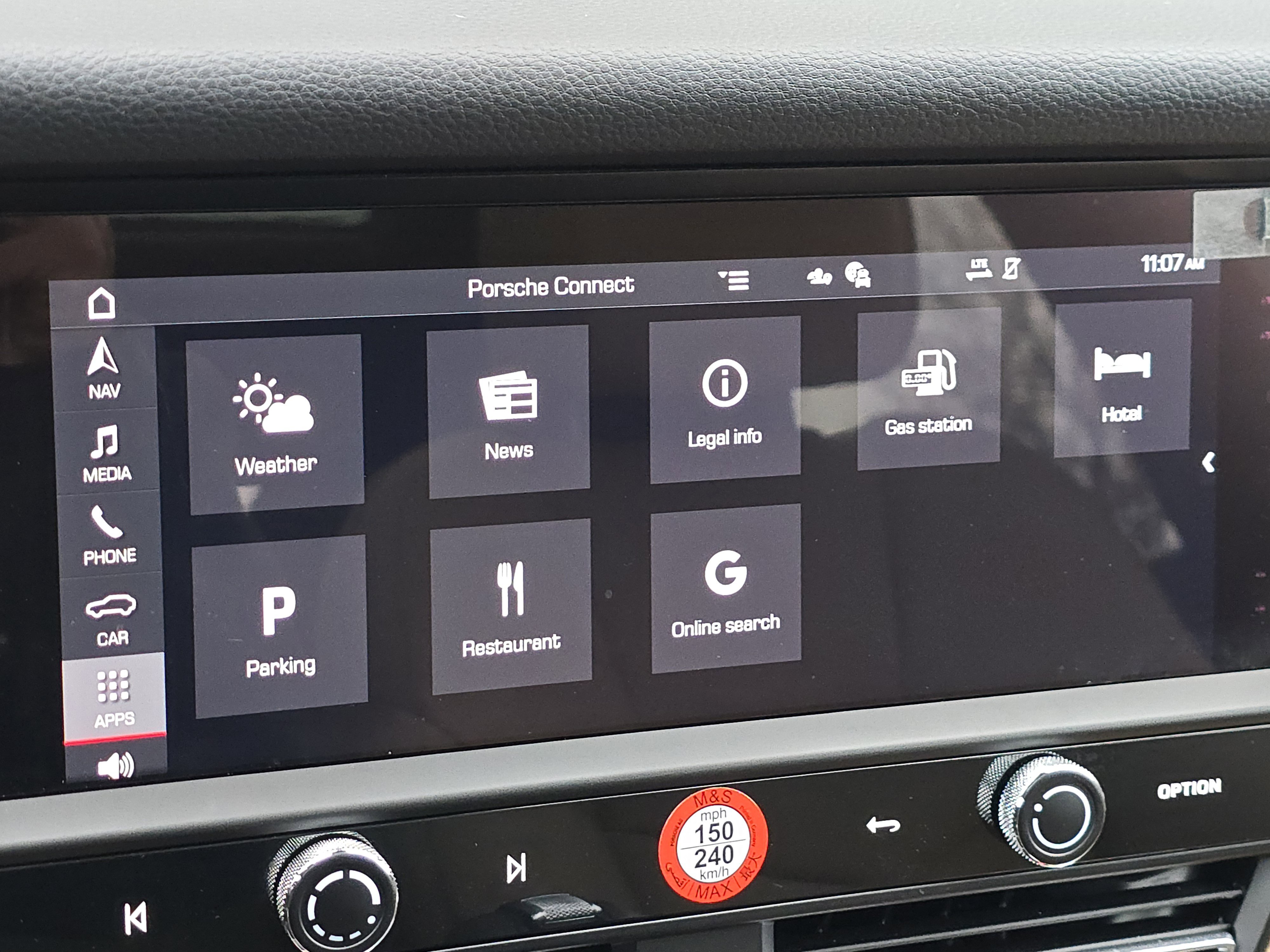 Certified 2025 Porsche Macan image 23