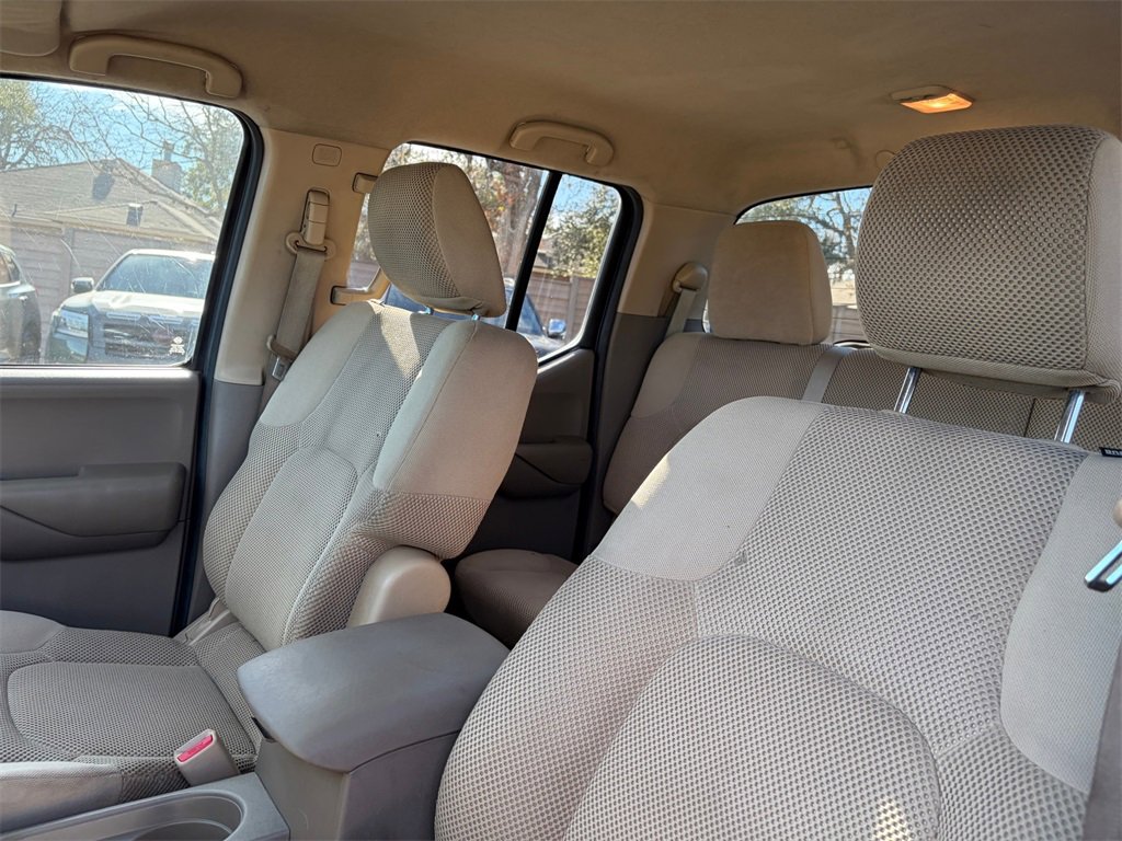 Used 2013 Nissan Frontier SV image 10