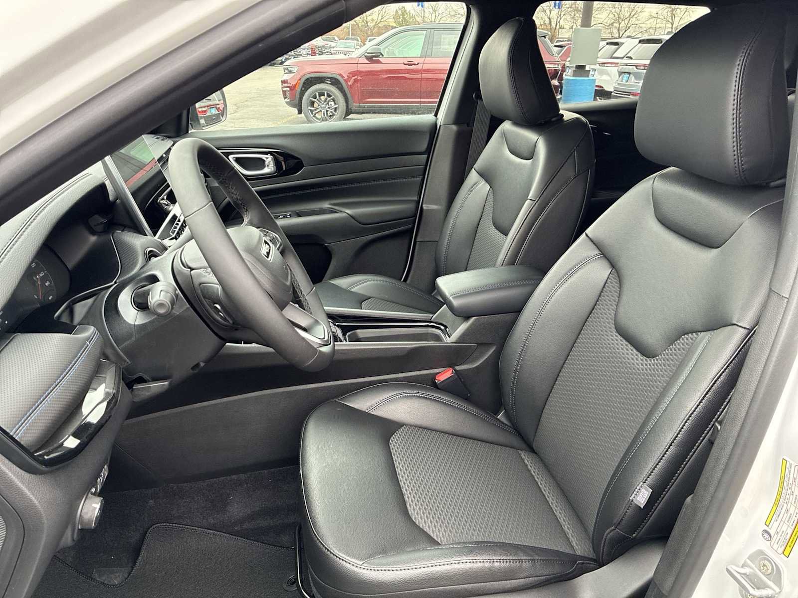 New 2026 Jeep Compass Latitude image 13