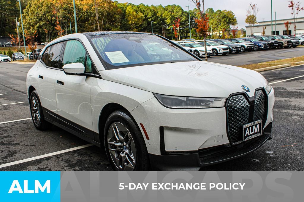 Used 2023 BMW iX xDrive50 image 4