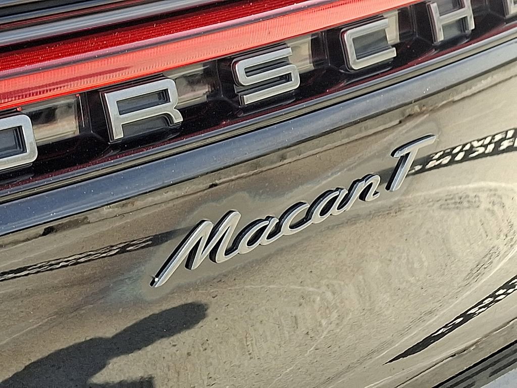 Certified 2025 Porsche Macan image 32