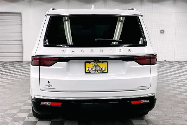 Used 2023 Jeep Wagoneer Series III w/ Premium Group I AWD/4WD image 5