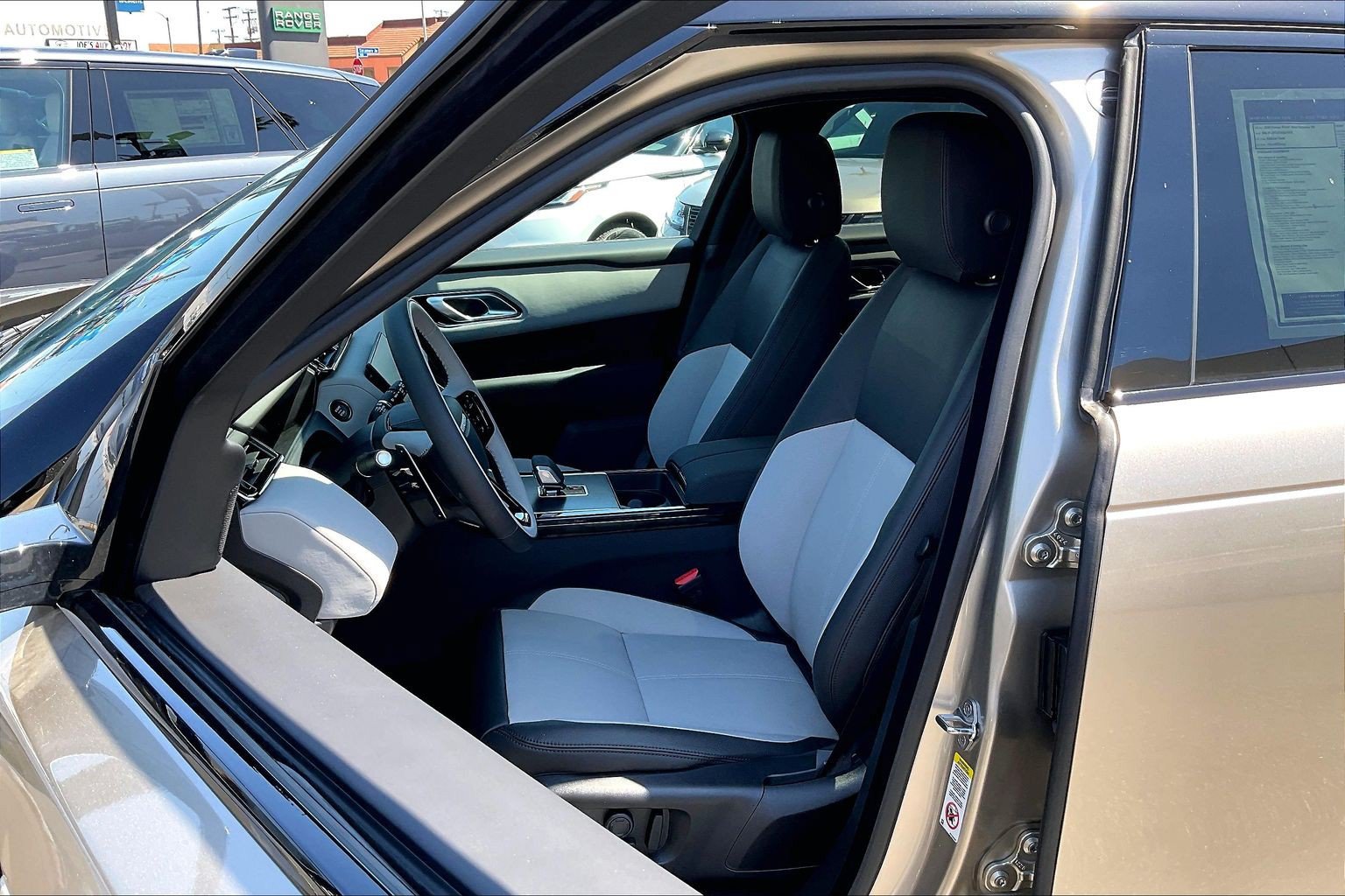 New 2026 Land Rover Range Rover Velar Dynamic SE AWD/4WD image 14