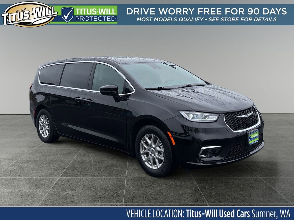Used 2025 Chrysler Pacifica Select
