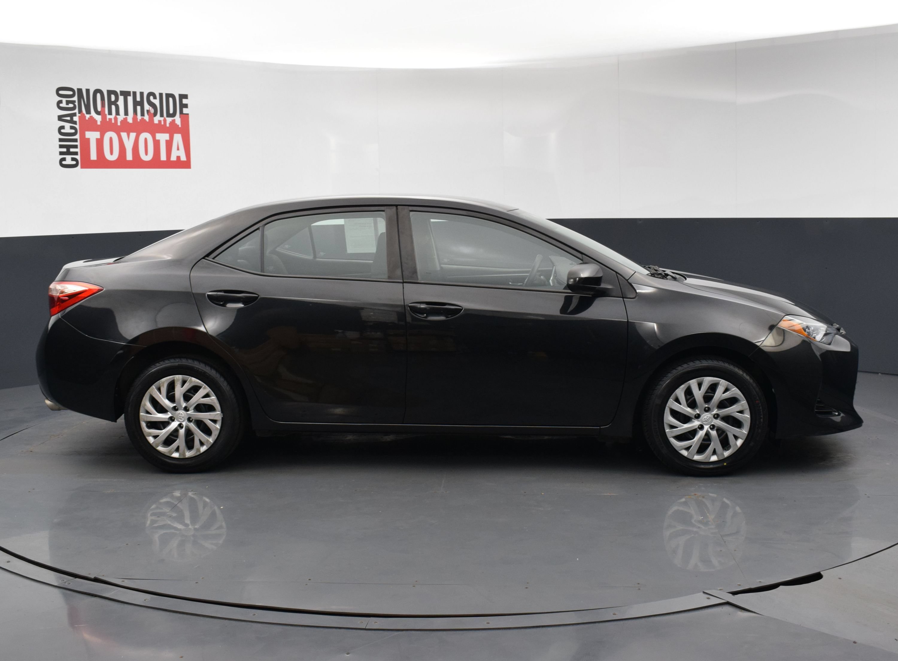 Used 2018 Toyota Corolla LE FWD image 5