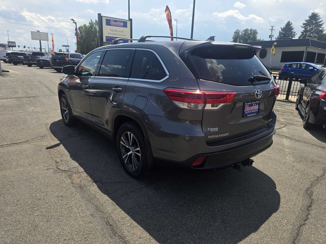 Used 2017 Toyota Highlander LE AWD/4WD image 14