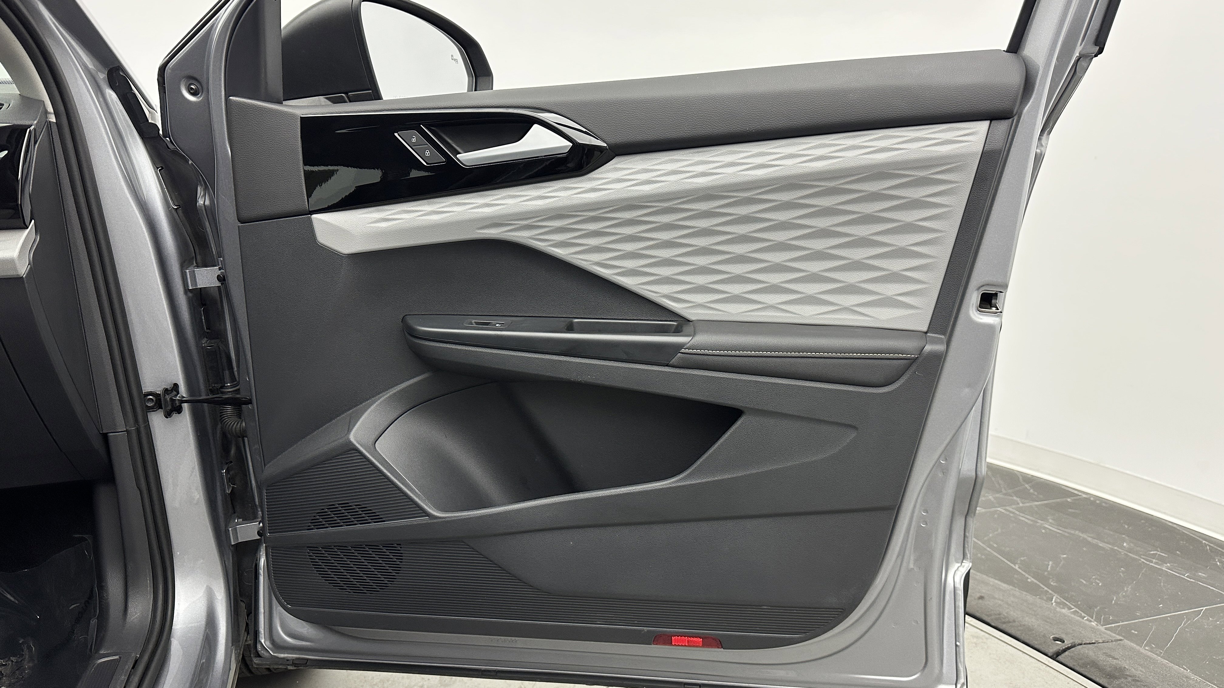 Used 2024 Volkswagen Taos S image 33