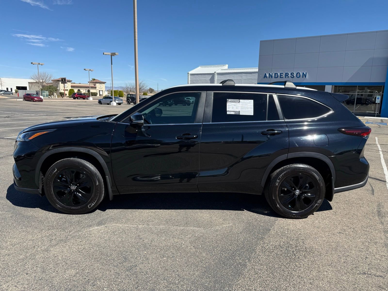 Used 2024 Toyota Highlander XLE AWD/4WD image 10