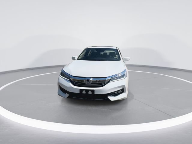 Used 2017 Honda Accord Touring image 3