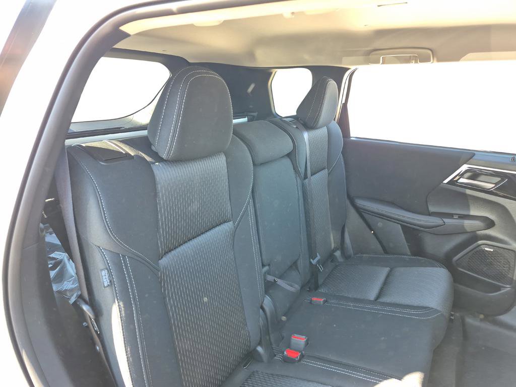 New 2026 Mitsubishi Outlander ES FWD image 31