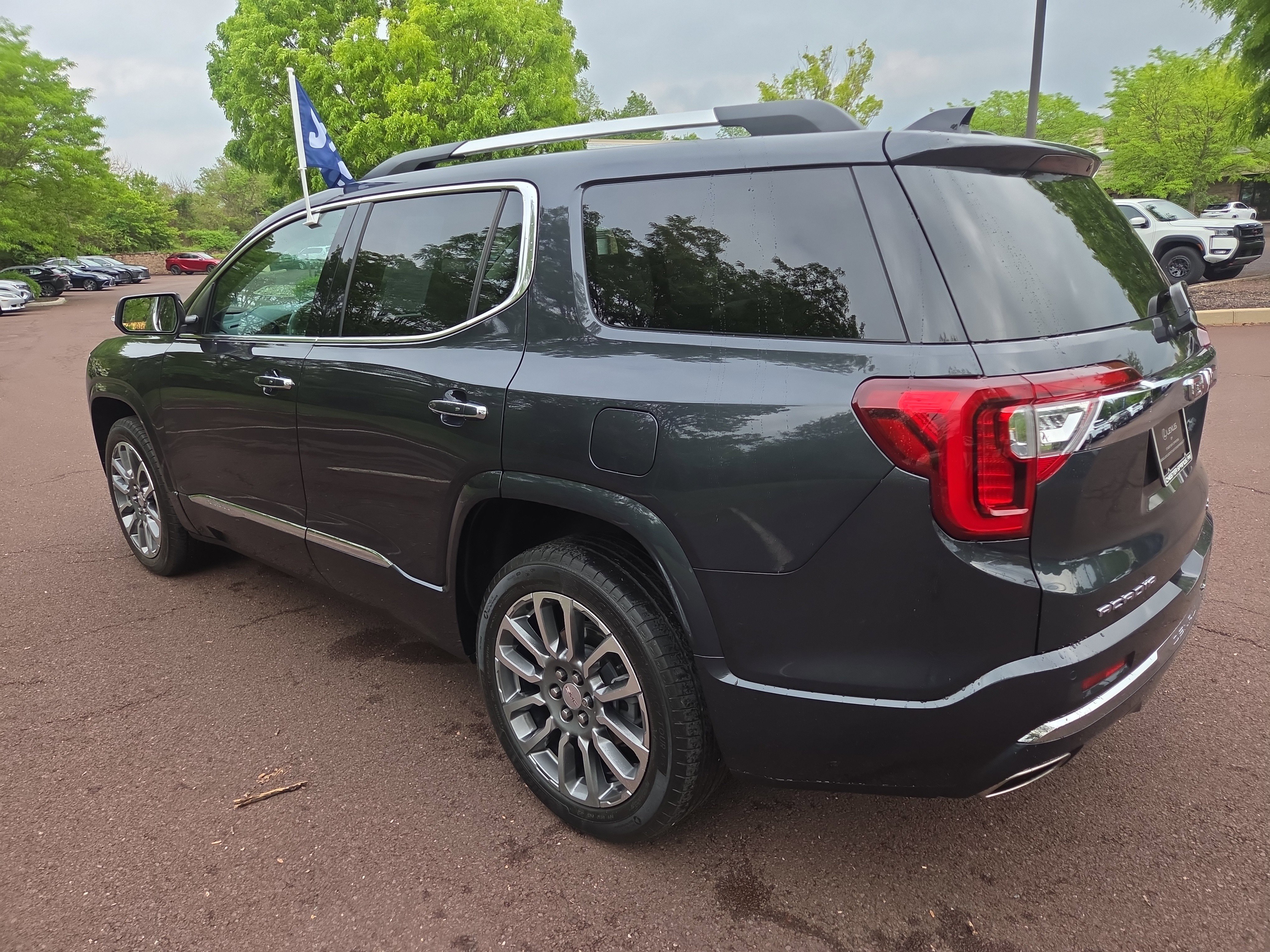 Used 2021 GMC Acadia Denali w/ Denali Ultimate Package AWD/4WD image 5