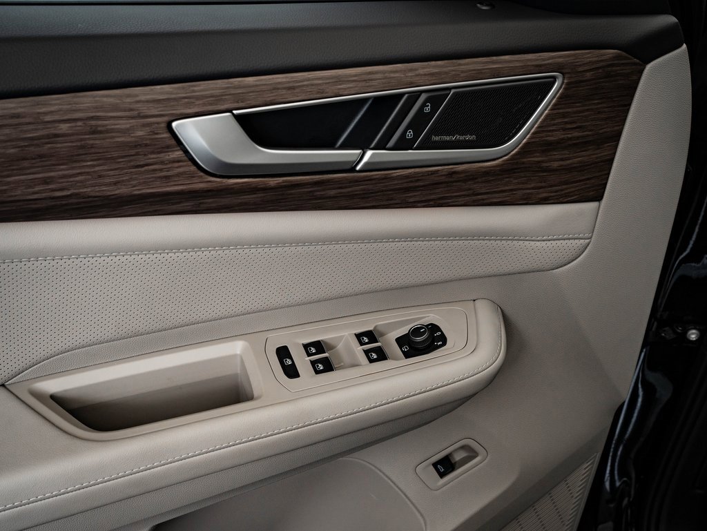 Used 2025 Volkswagen Atlas SEL Premium R-Line image 28