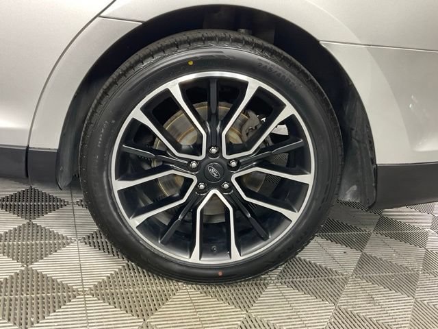 Used 2017 Ford Taurus Limited AWD/4WD image 35