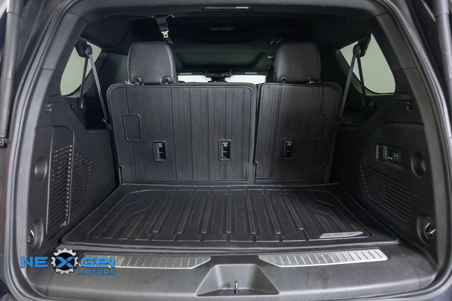 Used 2023 GMC Yukon XL AT4 w/ AT4 Premium Package AWD/4WD image 37