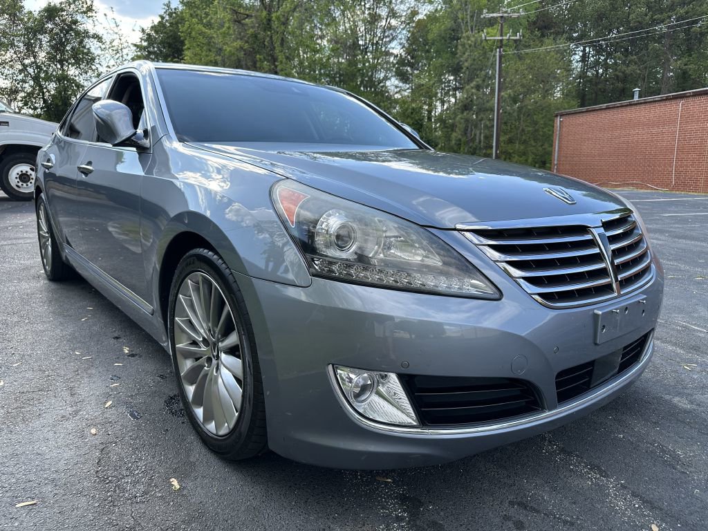 Used 2015 Hyundai Equus Signature RWD image 2