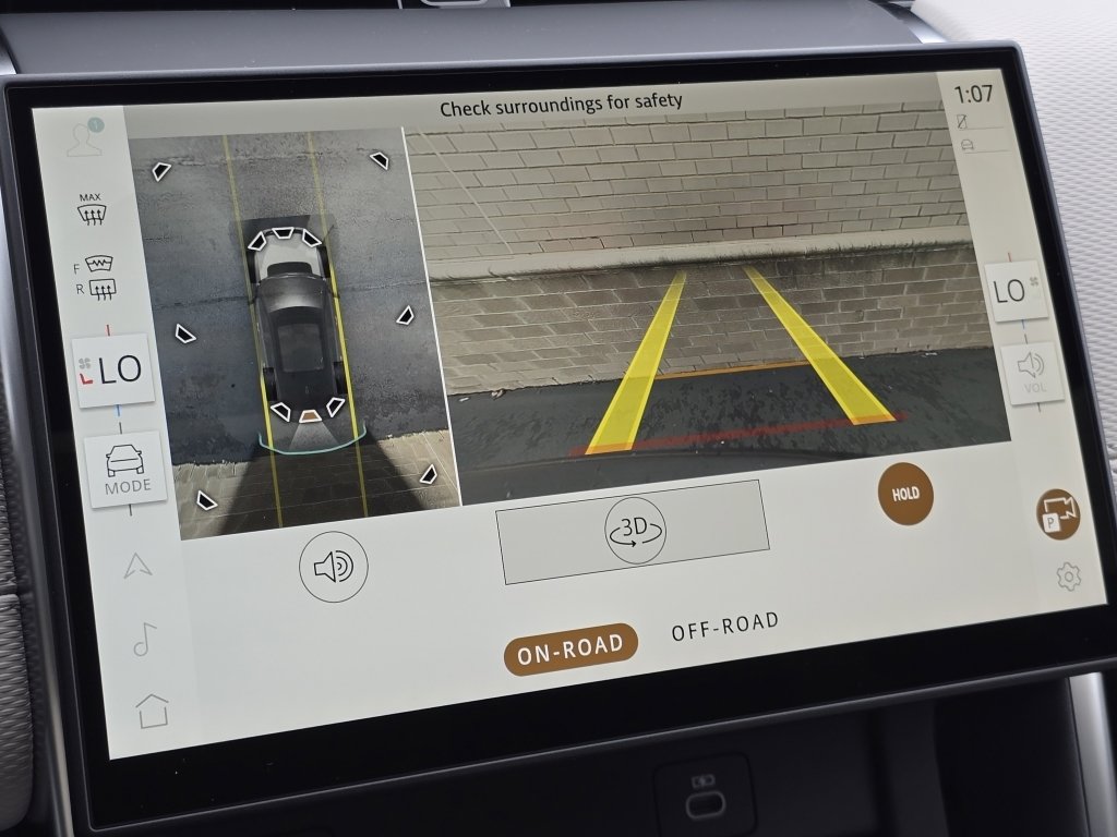 New 2025 Land Rover Discovery Sport Dynamic SE image 5