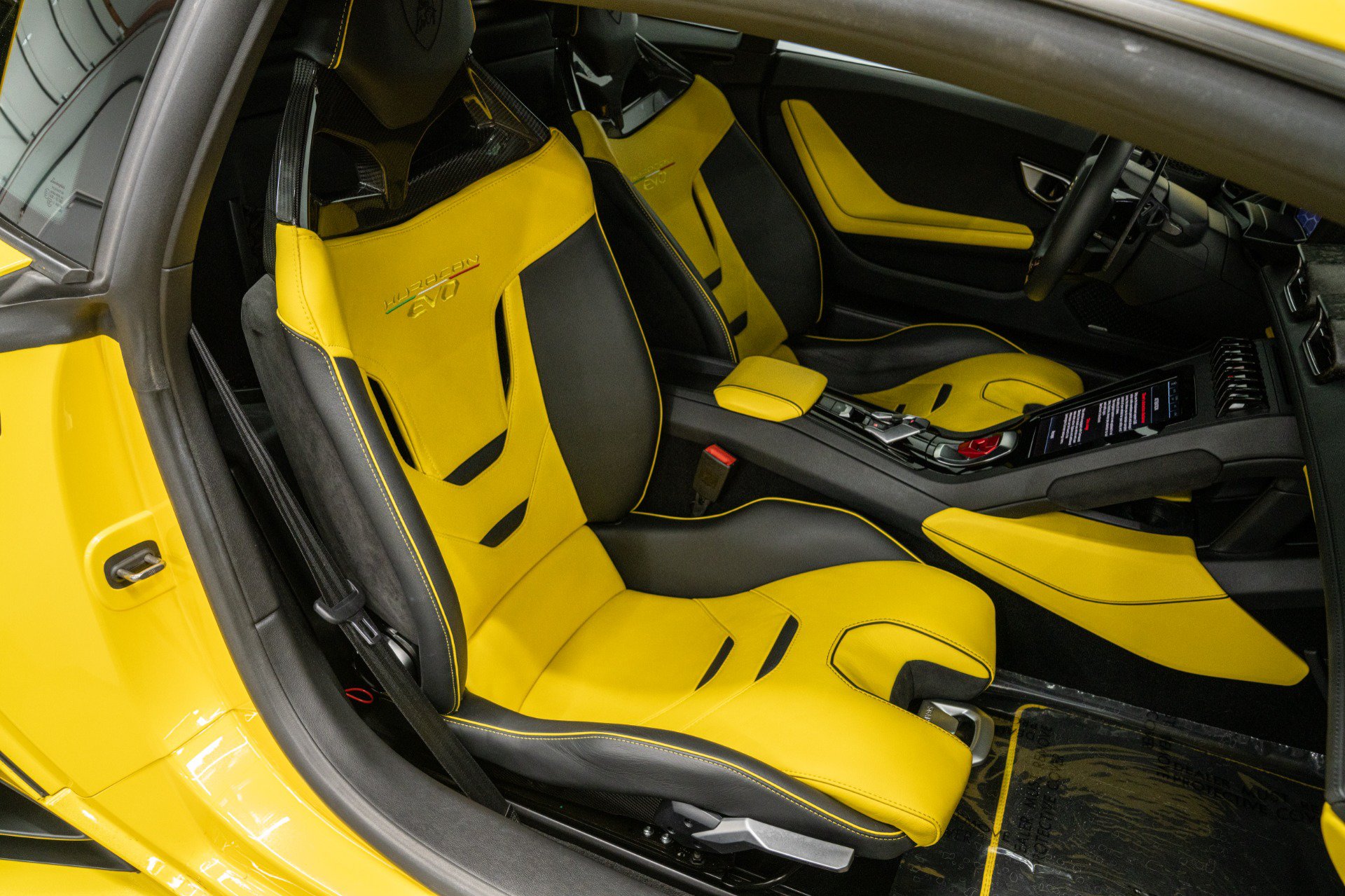 Used 2021 Lamborghini Huracan EVO RWD image 25