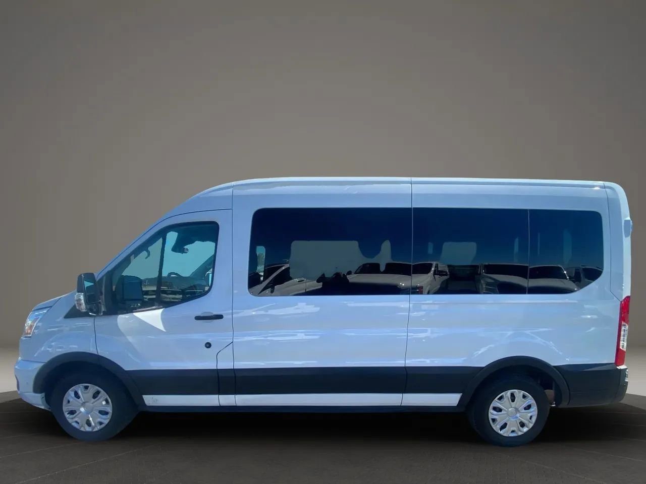 Used 2021 Ford Transit 350 XLT image 3