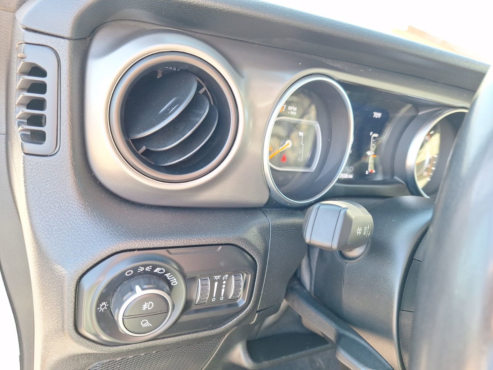 Used 2020 Jeep Gladiator Sport w/ Quick Order Package 24S image 19