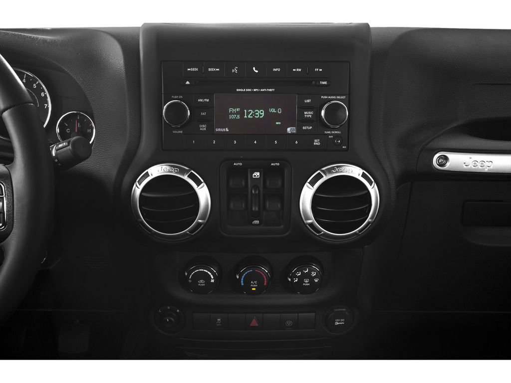Used 2015 Jeep Wrangler Unlimited Sahara AWD/4WD image 9