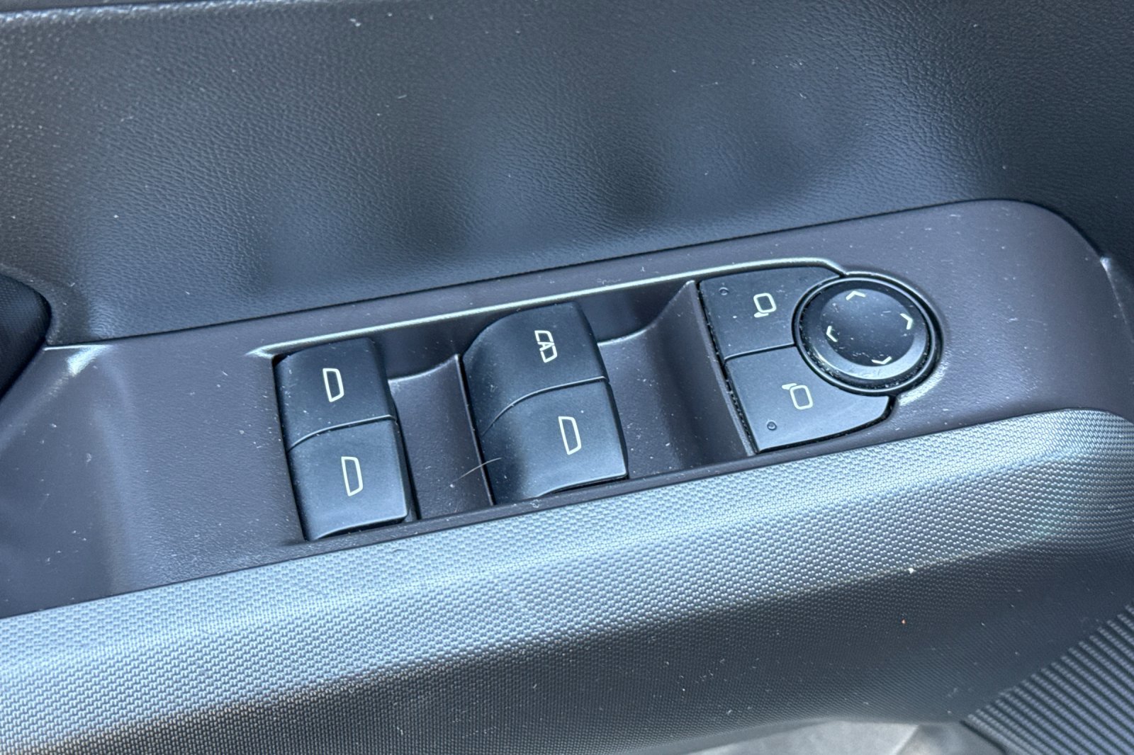 Used 2024 GMC Canyon Elevation w/ Convenience Package image 13