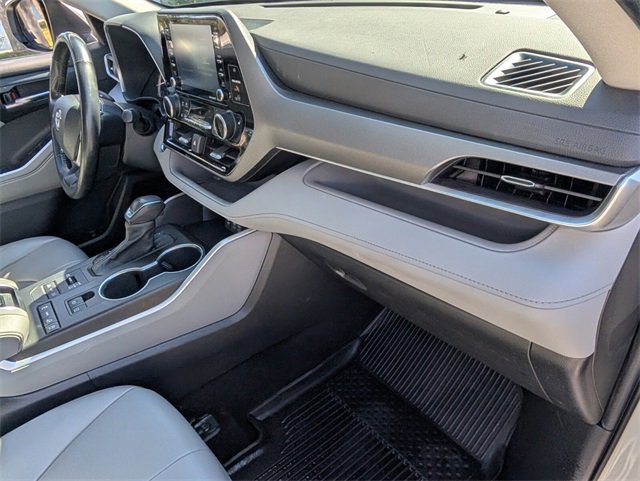 Used 2022 Toyota Highlander XLE image 17