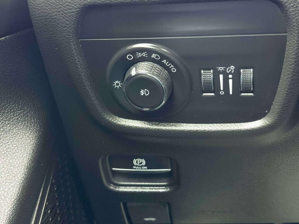 Used 2024 Jeep Grand Cherokee Limited AWD/4WD image 19