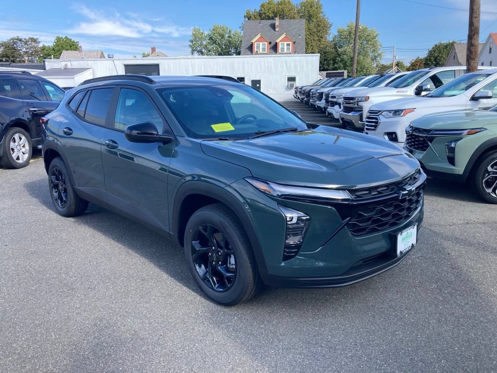New 2026 Chevrolet Trax LT w/ Midnight Edition FWD image 1
