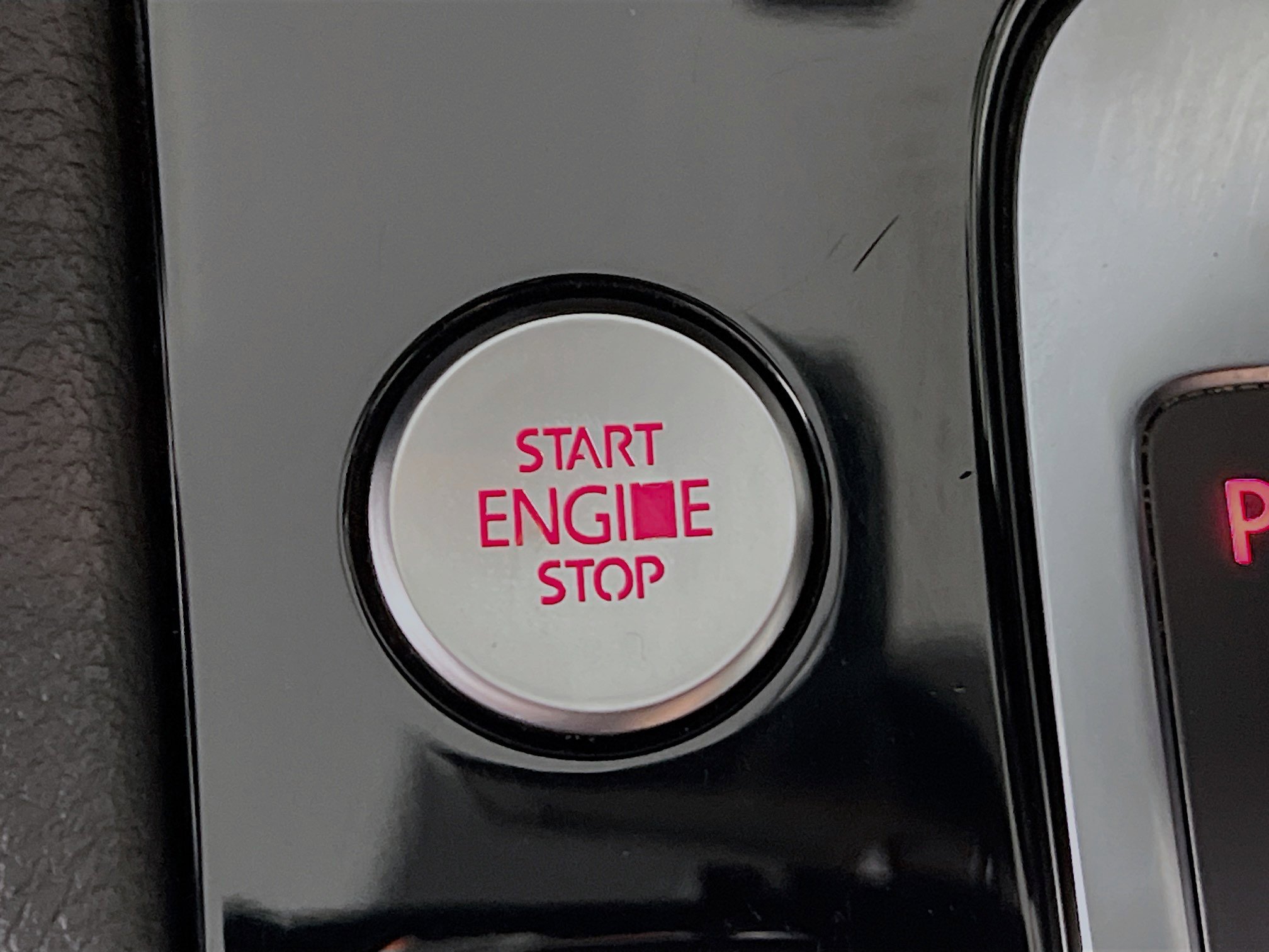 Used 2014 Volkswagen Touareg Sport image 23