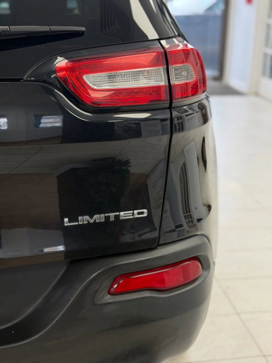Used 2015 Jeep Cherokee Limited image 7