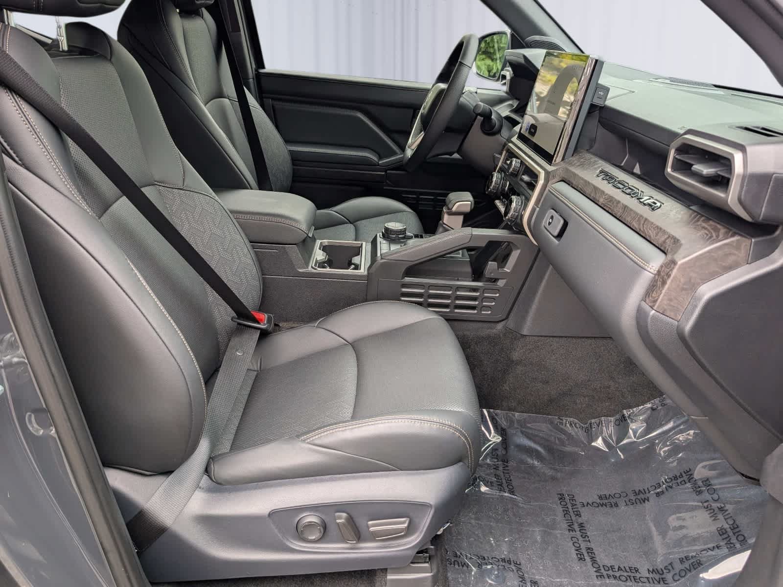 Used 2024 Toyota Tacoma Limited AWD/4WD image 11