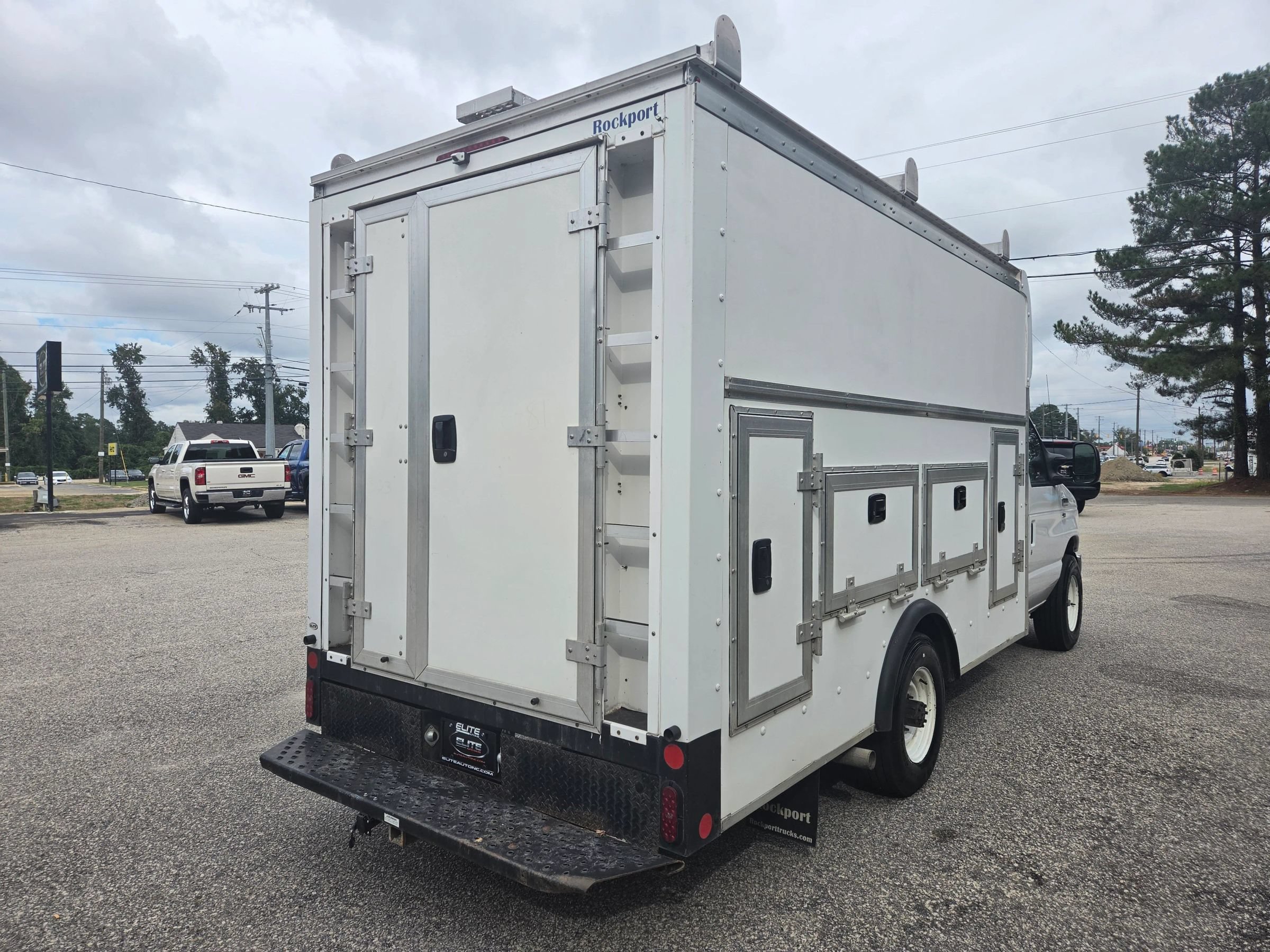 Used 2018 Ford E-350 and Econoline 350 Super Duty w/ Power Windows & Locks Group RWD image 5
