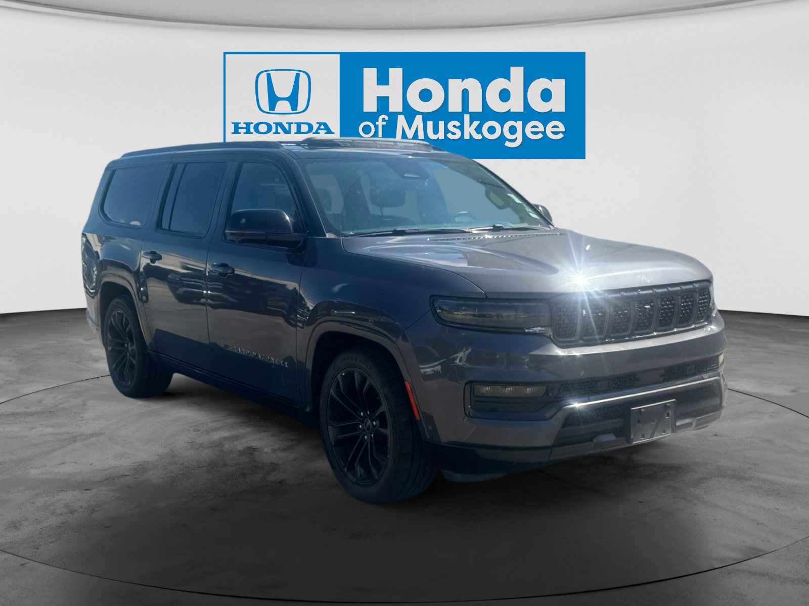 Used 2024 Jeep Grand Wagoneer L Series II w/ Quick Order Packagew 28T AWD/4WD image 3