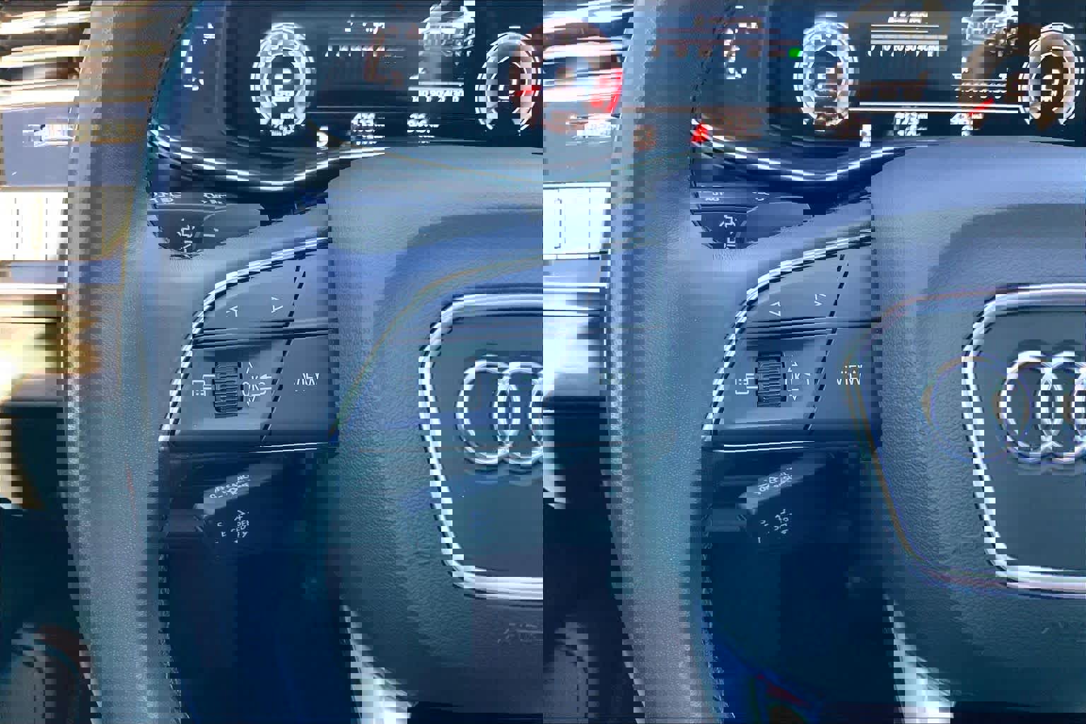 Used 2022 Audi Q8 Premium image 23