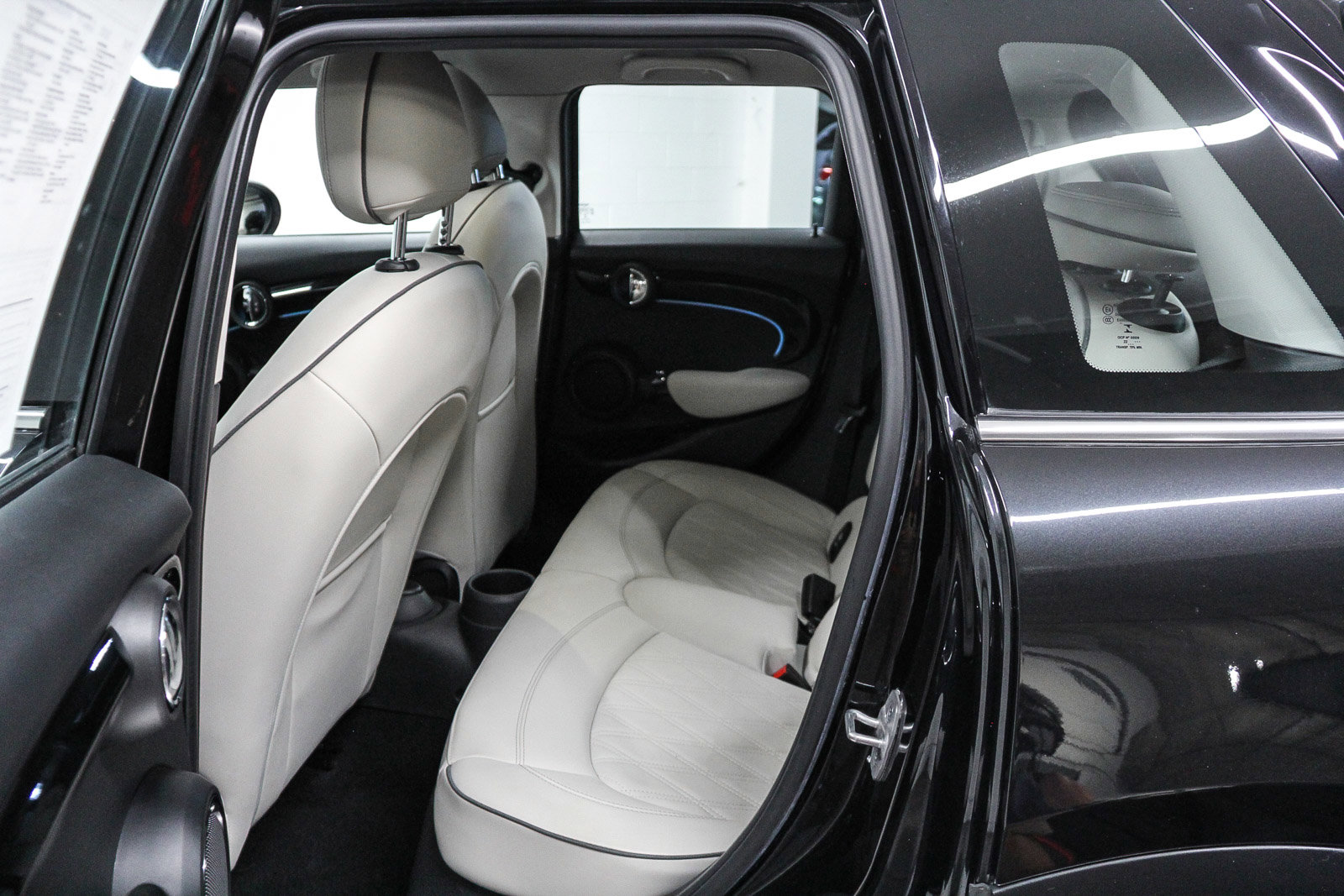 Certified 2023 MINI Cooper 4-Door Hardtop w/ Signature Upholstery Package FWD image 17
