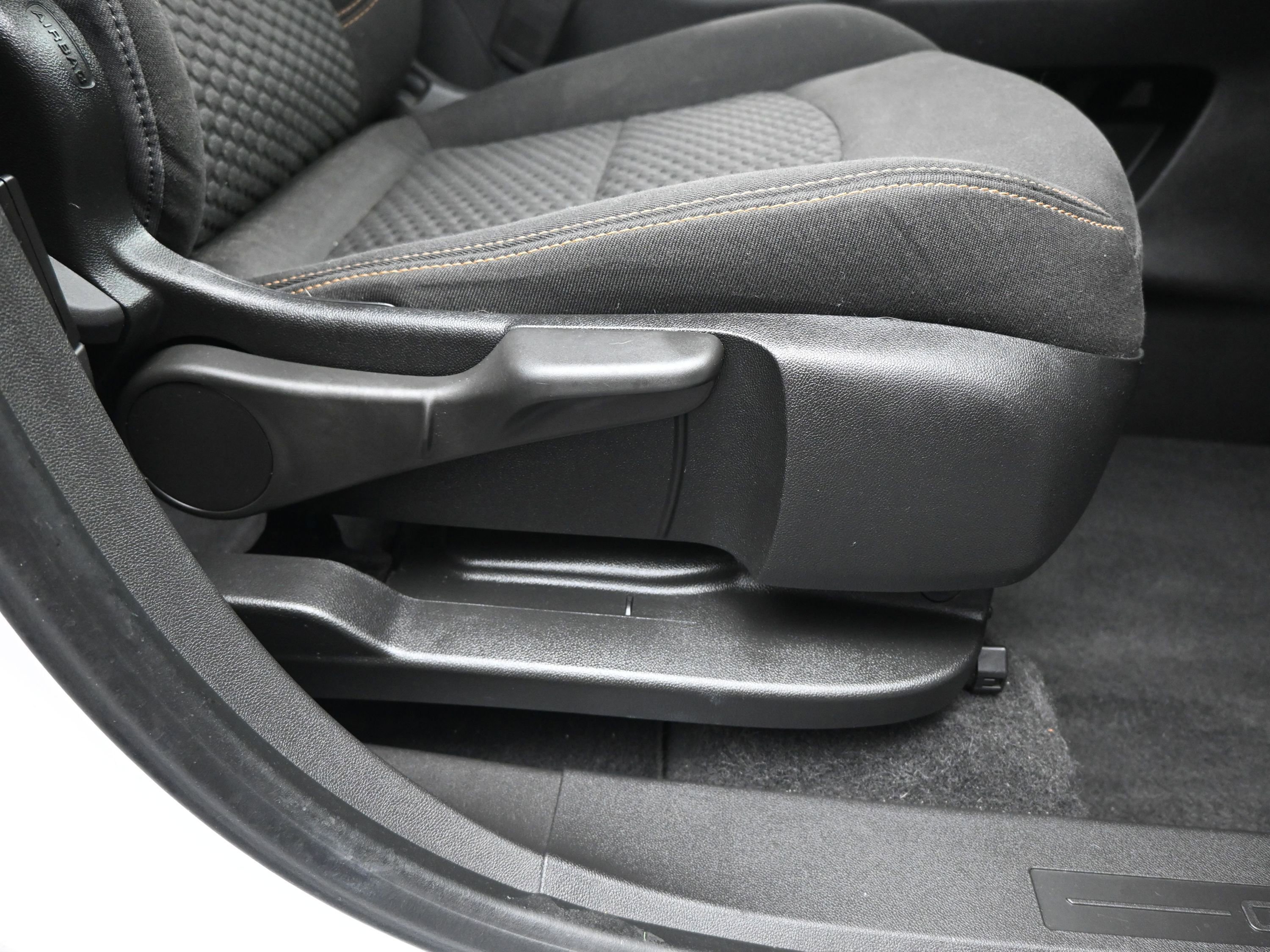 Used 2020 GMC Terrain SLE w/ Driver Convenience Package image 16