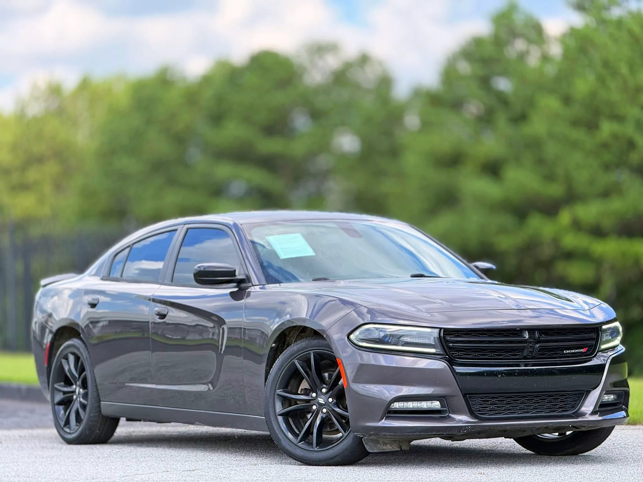 Used 2017 Dodge Charger SXT w/ Blacktop Package RWD image 5